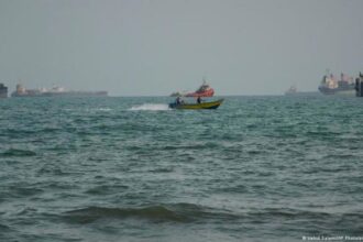 Iran responds to the U.S. with attacks on aircraft carriers and vessels in the Strait of Hormuz | De Último Minuto English
