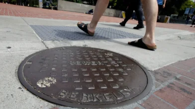 Person seen emerging from sewer in Queens, raising concerns about underground activity