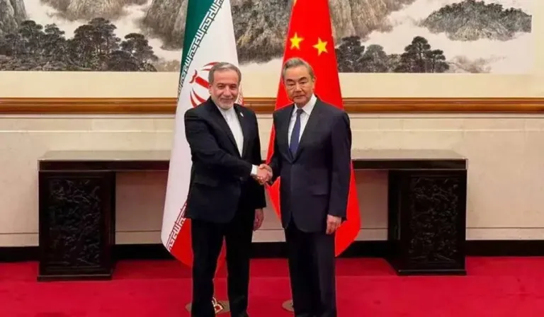China urges Iran and the U.S. to resume peace agreement and reopen the Strait of Hormuz | De Último Minuto English