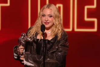 Madonna sparks concern after awkward moment at the 2026 MTV VMAs, after appearing disoriented on stage | De Último Minuto English