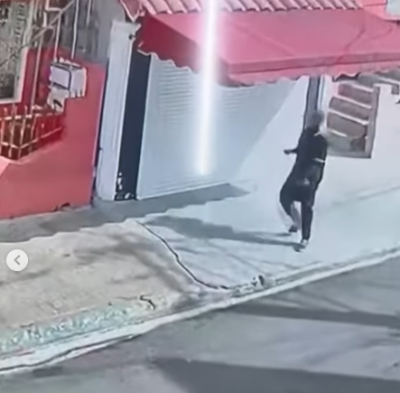 Mother of artist El Sujeto Oro 24 robbed after asking for a glass of water | De Último Minuto English