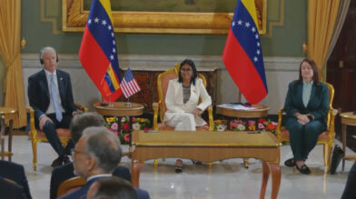 U.S. and Venezuela officially sign historic oil agreement covering 65 billion barrels | De Último Minuto English