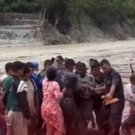 Woman rescued alive after 11 days buried in Nepal floods | De Último Minuto English
