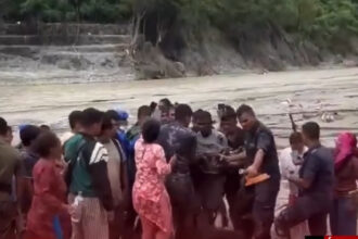Woman rescued alive after 11 days buried in Nepal floods | De Último Minuto English