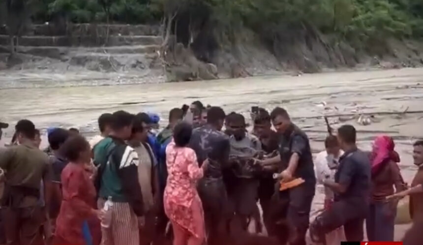Woman rescued alive after 11 days buried in Nepal floods | De Último Minuto English