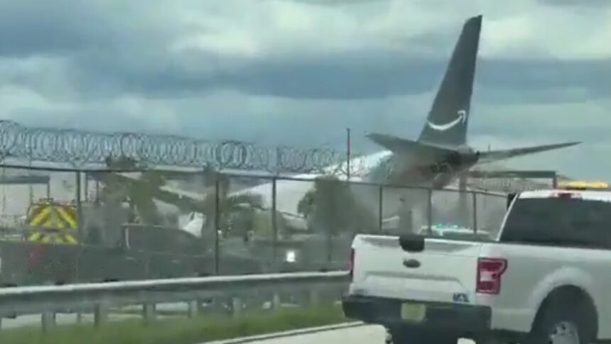Amazon cargo plane crashes after overshooting runway at Miami airport | De Último Minuto English