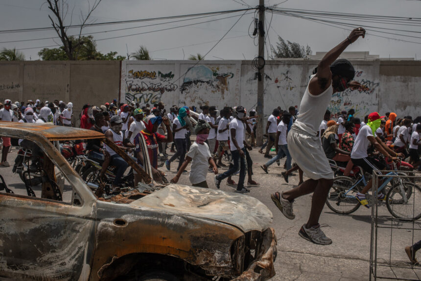 U.S. concludes three-week program training Haitian participants on gang violence | De Último Minuto English