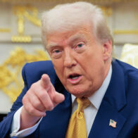 Trump tells Zelensky to stop attacking Russian fuel facilities | De Último Minuto English