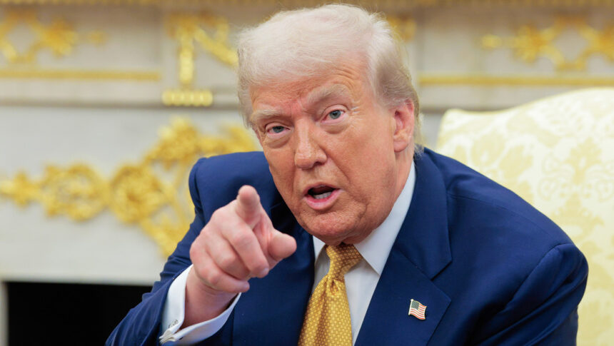 Trump tells Zelensky to stop attacking Russian fuel facilities | De Último Minuto English