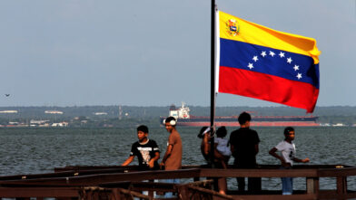 Trump says Venezuelans are “very happy” as oil companies pour money into the country | De Último Minuto English
