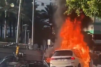 Crane collapses onto vehicles in Miami’s Brickell area, sends 4 to hospital | De Último Minuto English