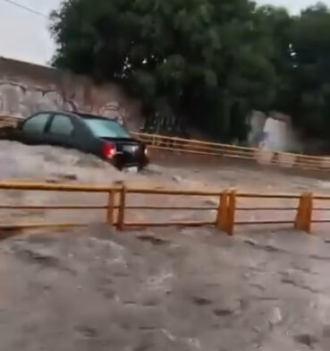 Heavy rain triggers flash flooding in Ecatepec, Mexico | De Último Minuto English