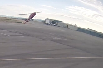 Helicopter crashes onto taxiway at Utah airport | De Último Minuto English