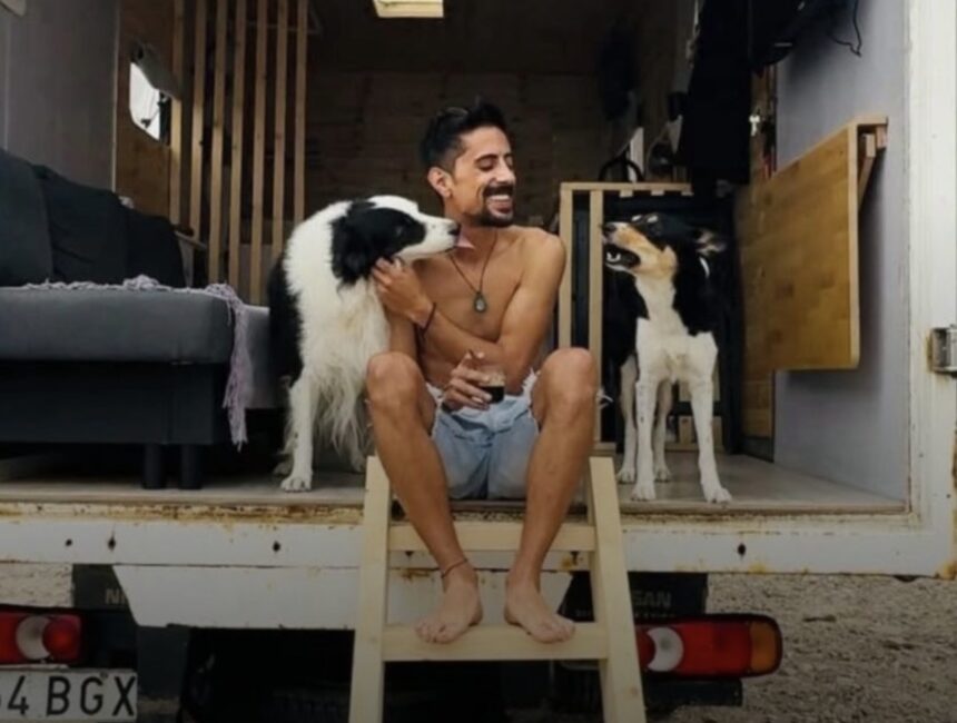Gave up traditional housing to escape monthly bills: The 38-year-old man who lives in his own truck | De Último Minuto English