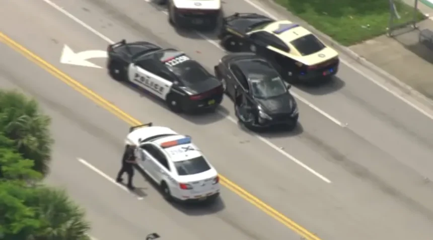 Man arrested after wild police chase following hospital escape in Miami-Dade | De Último Minuto English