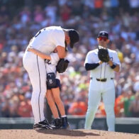 Justin Verlander leaves the mound for the final time alongside his daughter | De Último Minuto English