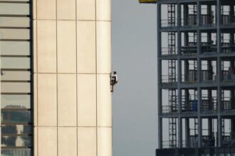 French climber scales Frankfurt’s 166-meter Silver Tower without safety equipment