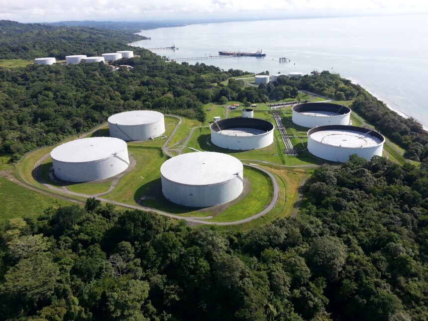 Panama acquires the entirety of a trans-isthmian oil pipeline for nearly 192 million dollars | De Último Minuto English