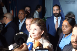 “The power went out”; blackout interrupts the Vice President speaking about tariffs | De Último Minuto English