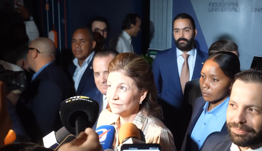 “The power went out”; blackout interrupts the Vice President speaking about tariffs | De Último Minuto English