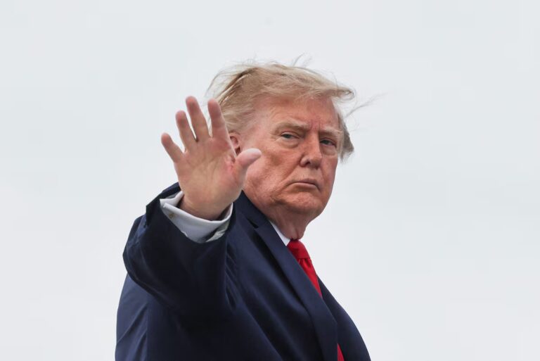 Trump says he expects a deal with Cuba and rules out military intervention