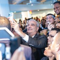 President Abinader announces 300 scholarships for young Dominicans residing in New York | De Último Minuto English