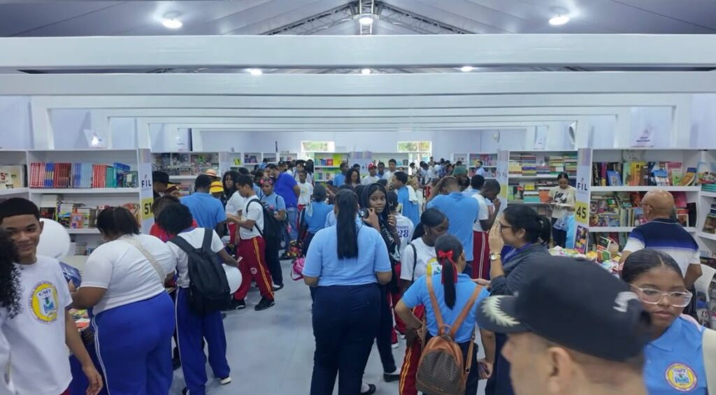 Sellers and writers highlight the attendance of young people and commercial activity at the Book Fair | De Último Minuto English