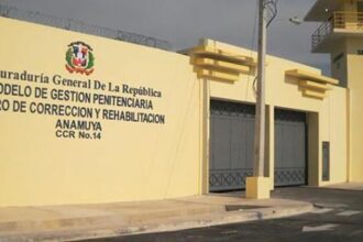 Two prison officers injured after being attacked with scissors by an inmate in Higüey | De Último Minuto English