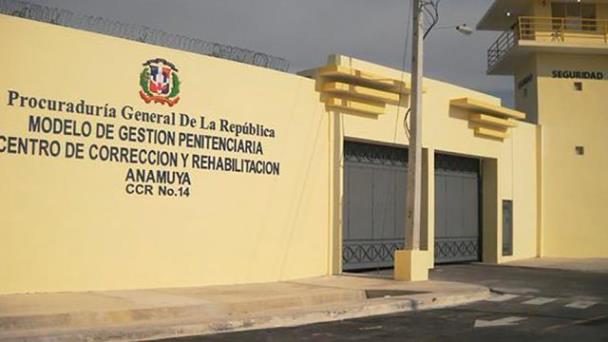 Two prison officers injured after being attacked with scissors by an inmate in Higüey | De Último Minuto English