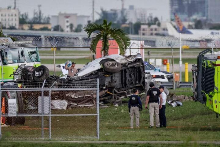 At least five dead after an Amazon plane crashes near Miami airport | De Último Minuto English