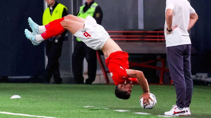 Iranian star Nader Mohammadi delivers another incredible assist with acrobatic throw-in