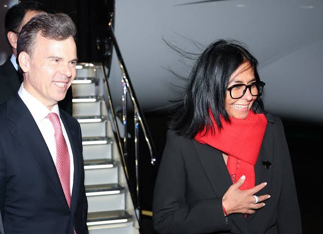Trump meets this Tuesday with Delcy Rodríguez in an unprecedented rapprochement with Caracas | De Último Minuto English