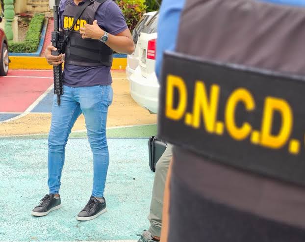 DNCD and Police arrest fugitive man linked to the seizure of more than 300 kilos of cocaine | De Último Minuto English