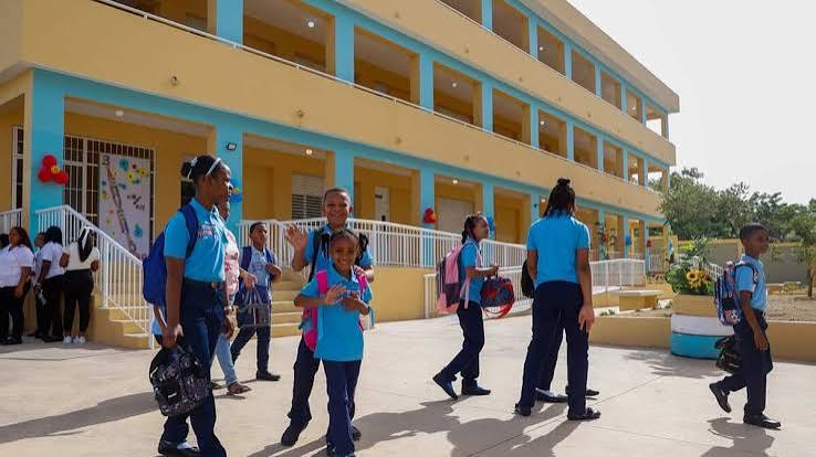 PISA 2025 results put Dominican education under the microscope once again | De Último Minuto English