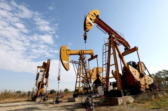 Texas oil rises 4.4% and reaches its highest closing price since May | De Último Minuto English