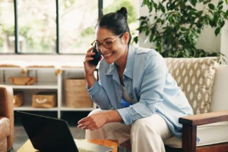 # Job interview by phone: four mistakes that could hurt your chances A phone interview can be the first step toward getting a job. Even when it takes place at home, it should be approached with the same attention as an in-person interview, especially when it comes to avoiding distractions, interruptions and situations that can make the conversation more difficult. One of the most common mistakes is **taking the call in a noisy place**. Barking dogs, crying children or other background sounds can make communication difficult and distract the recruiter. Before the call, find the quietest place available, let people around you know that you need some uninterrupted time and, if possible, close the door. It is also helpful to have your résumé and the job details nearby. Another problem is **doing other tasks during the interview**. Even though the recruiter cannot see you, sounds from washing dishes, preparing food or checking email can make it clear that you are distracted. The best approach is to put household tasks aside and give the interview your full attention. You should also avoid **putting the interviewer on hold to answer another call**. If you are expecting an urgent communication, such as news about a family member, explain the situation before the interview begins so both sides can decide whether to continue or reschedule. Finally, **ending the call without asking questions** can make you miss an opportunity to show interest in the position. Before the interview, prepare a few questions about the responsibilities, the team or the next steps in the hiring process. If one of your questions has already been answered during the conversation, choose another rather than repeating it. Preparing for a phone interview does not mean memorizing a script. Find a quiet place, pay attention to every question and know what you want to learn before the call ends.