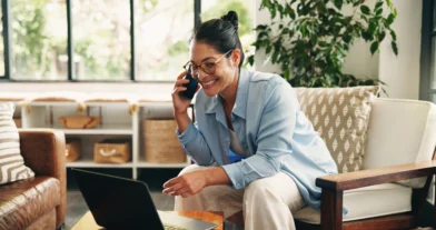 # Job interview by phone: four mistakes that could hurt your chances A phone interview can be the first step toward getting a job. Even when it takes place at home, it should be approached with the same attention as an in-person interview, especially when it comes to avoiding distractions, interruptions and situations that can make the conversation more difficult. One of the most common mistakes is **taking the call in a noisy place**. Barking dogs, crying children or other background sounds can make communication difficult and distract the recruiter. Before the call, find the quietest place available, let people around you know that you need some uninterrupted time and, if possible, close the door. It is also helpful to have your résumé and the job details nearby. Another problem is **doing other tasks during the interview**. Even though the recruiter cannot see you, sounds from washing dishes, preparing food or checking email can make it clear that you are distracted. The best approach is to put household tasks aside and give the interview your full attention. You should also avoid **putting the interviewer on hold to answer another call**. If you are expecting an urgent communication, such as news about a family member, explain the situation before the interview begins so both sides can decide whether to continue or reschedule. Finally, **ending the call without asking questions** can make you miss an opportunity to show interest in the position. Before the interview, prepare a few questions about the responsibilities, the team or the next steps in the hiring process. If one of your questions has already been answered during the conversation, choose another rather than repeating it. Preparing for a phone interview does not mean memorizing a script. Find a quiet place, pay attention to every question and know what you want to learn before the call ends.
