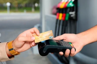 Fuel stations resume threat to stop accepting credit cards after deadlines expire | De Último Minuto English