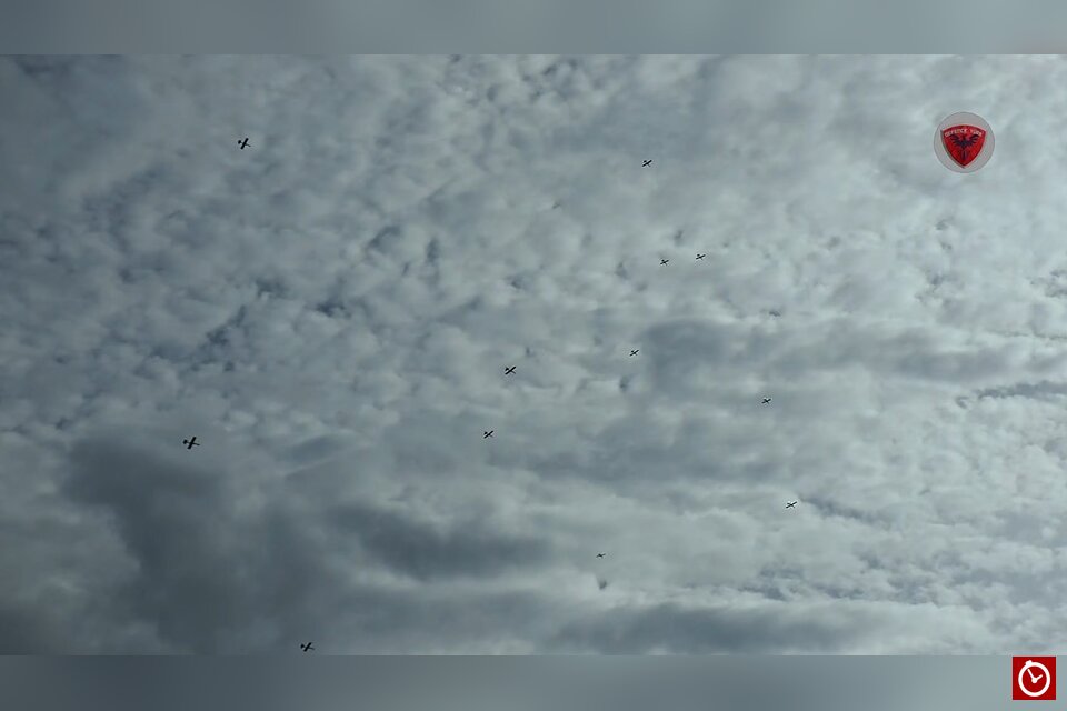 Turkey showcases swarm of kamikaze “mosquito” drones