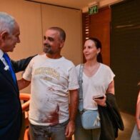 Passenger Yaniv Hayoun helps stop attempted hijacking aboard FlyDubai flight | De Último Minuto English