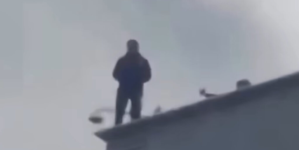 Man allegedly kills girlfriend in Queens apartment before jumping from roof | De Último Minuto English
