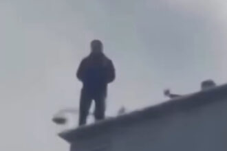 Man allegedly kills girlfriend in Queens apartment before jumping from roof | De Último Minuto English