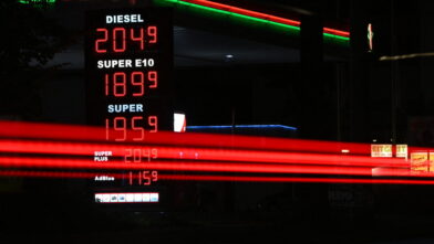 Trump says Europe agrees to release massive diesel reserves | De Último Minuto English