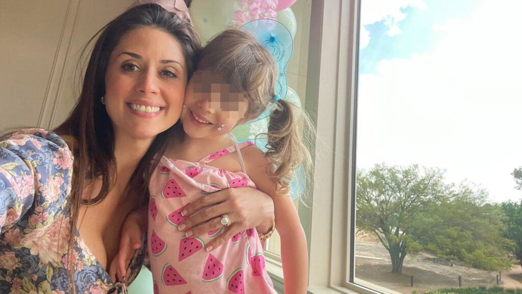 Mother kills 4-year-old daughter and dies after attempting suicide following custody loss | De Último Minuto English