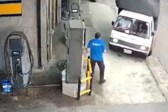 Truck nearly hits gas station worker in Lebanon | De Último Minuto English