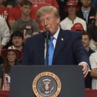 Trump says he takes aspirin daily because he “needs it psychologically” | De Último Minuto English