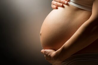 Around 12,000 teenagers give birth each year in the Dominican Republic | De Último Minuto English