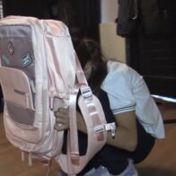 Ballistic school backpack developed to protect children during attacks | De Último Minuto English
