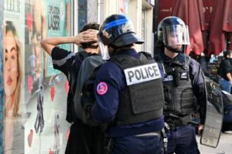 Teen loses hand during student protest in northern France | De Último Minuto English