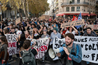 Student protests spread across France and into neighboring Belgium | De Último Minuto English